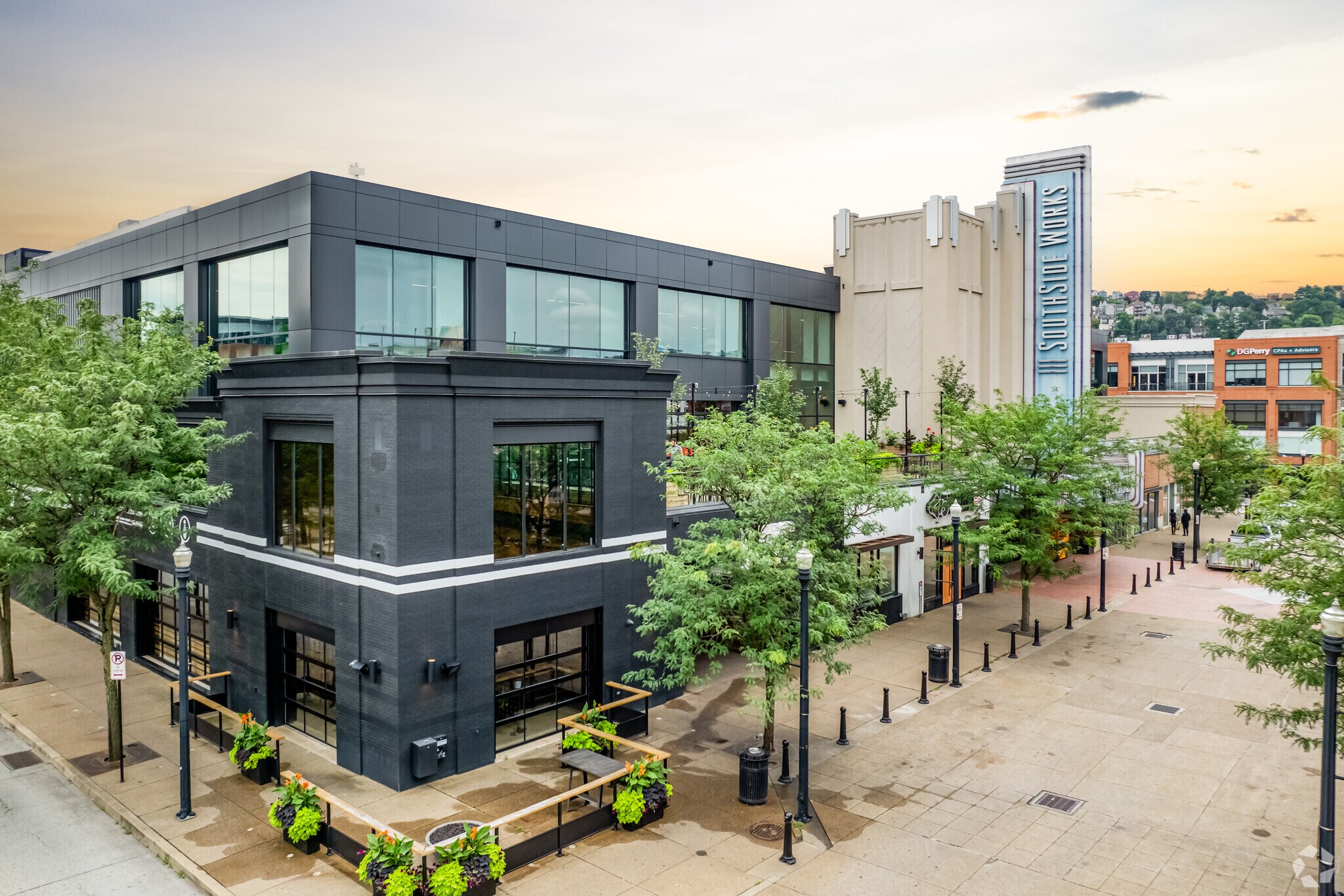 425 Cinema Dr, Pittsburgh, PA for lease Primary Photo- Image 1 of 6