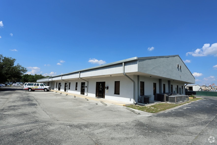 2225 E Edgewood Dr, Lakeland, FL à louer - Photo du bâtiment - Image 3 de 3