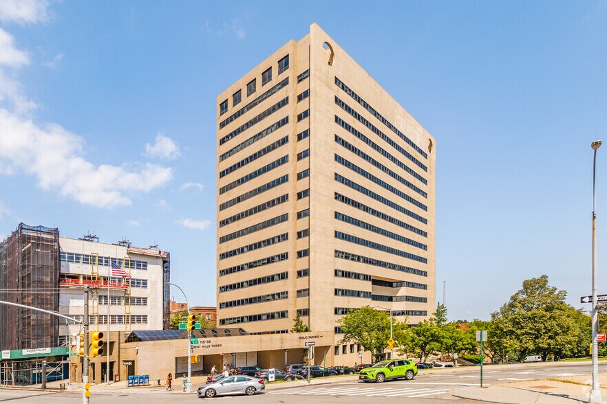 118-35 Queens Blvd, Forest Hills, NY à louer - Photo principale - Image 1 de 4