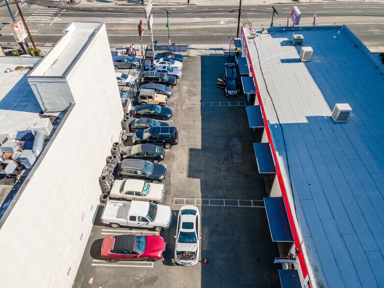 5569 Reseda Blvd, Tarzana, CA à louer - Photo du bâtiment - Image 2 de 44