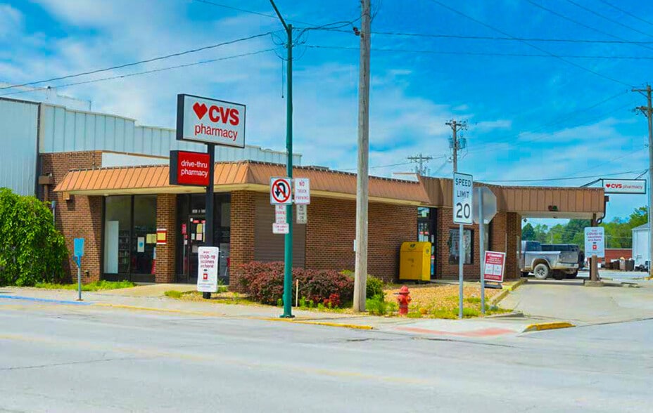 101 S 2nd St, Odessa, MO à vendre - Photo du bâtiment - Image 3 de 10