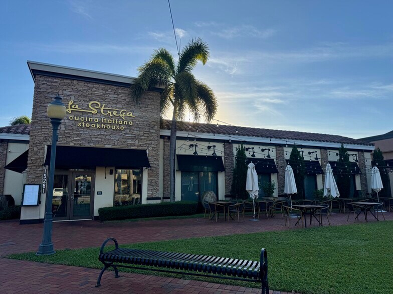 15281 NW 67th Ave, Hialeah, FL à louer - Photo du bâtiment - Image 3 de 3