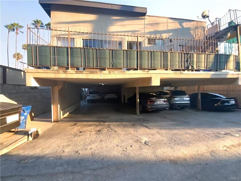 5665 Franklin Ave, Los Angeles, CA à vendre - Photo du bâtiment - Image 3 de 26