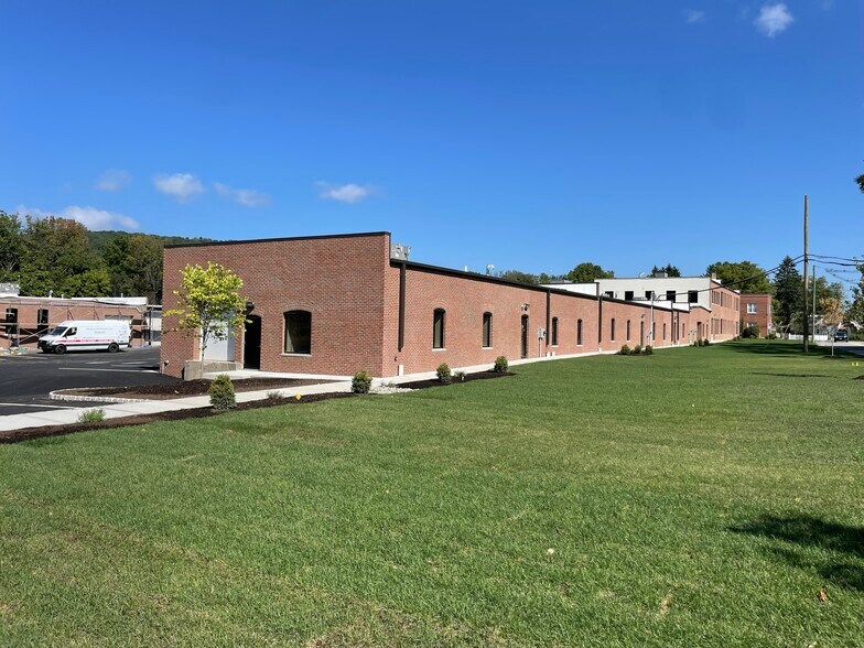 700 Grand Ave, Hackettstown, NJ à vendre - Photo du bâtiment - Image 2 de 11