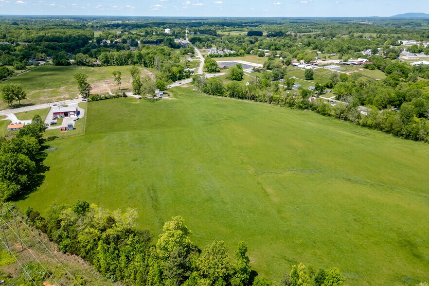 1036 Old Smithville Rd, McMinnville, TN à vendre - Photo du bâtiment - Image 2 de 19