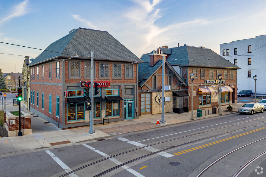 600-610 E Ogden Ave, Milwaukee, WI à louer - Photo principale - Image 1 de 12