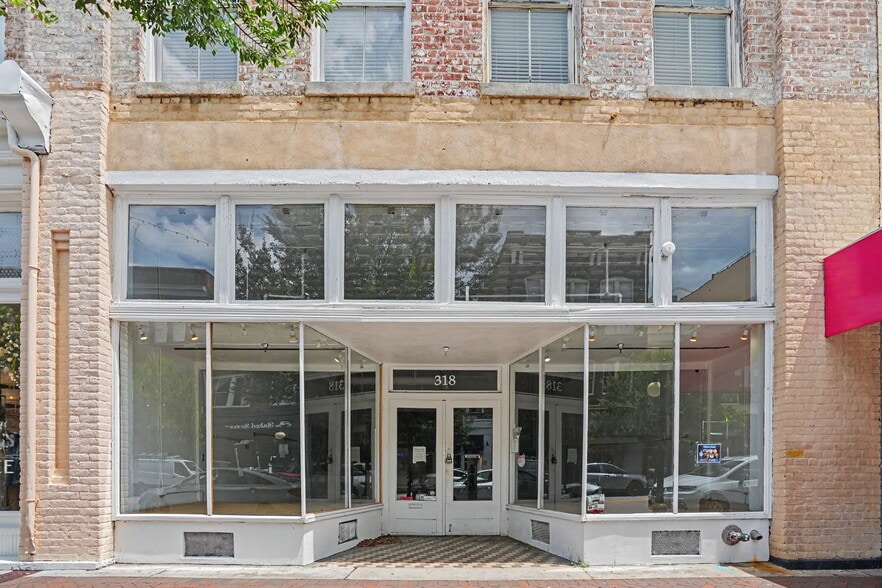 318 W Broughton St, Savannah, GA for lease - Building Photo - Image 3 of 20