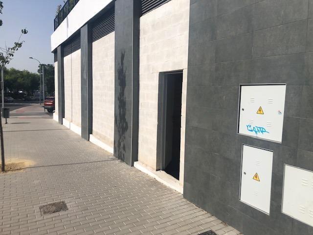 Retail in Tomares for lease - Building Photo - Image 3 of 13