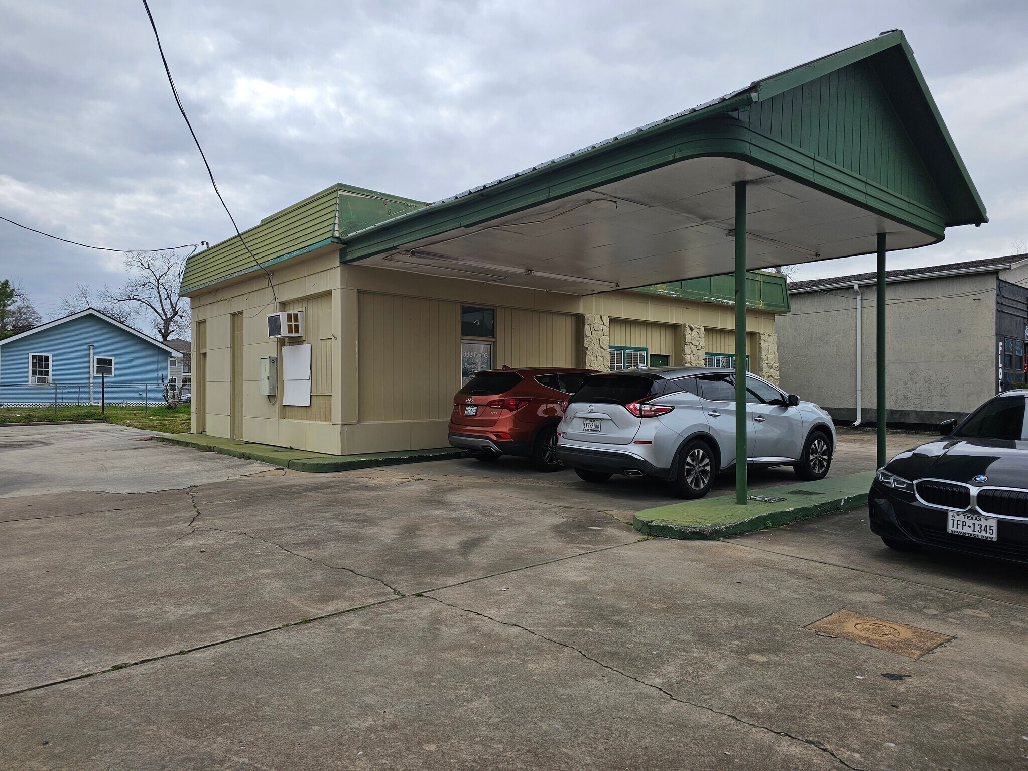 501 W Texas Ave, Baytown, TX for lease Primary Photo- Image 1 of 6