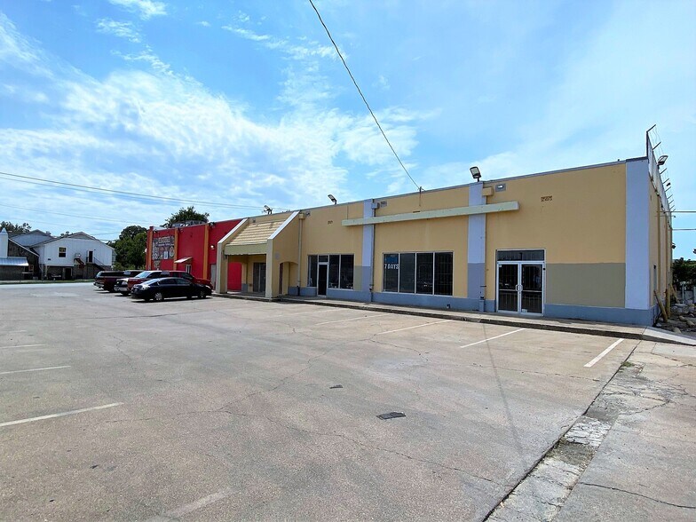 1602 NW 25th St, Fort Worth, TX à louer - Photo du bâtiment - Image 3 de 4