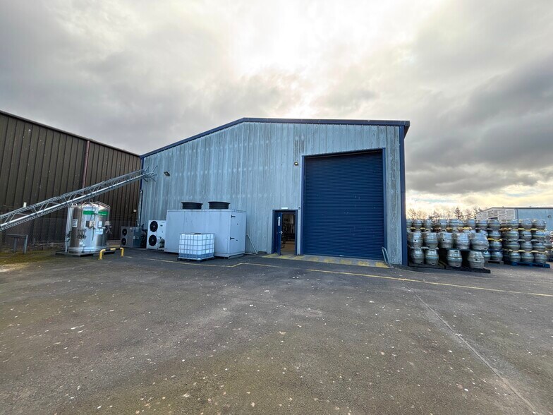 3 Inveralmond Pl, Perth à vendre - Photo du bâtiment - Image 2 de 7