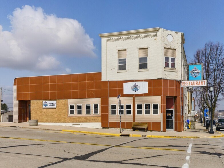 301 Ellis St, Kewaunee, WI à vendre - Photo du bâtiment - Image 2 de 25