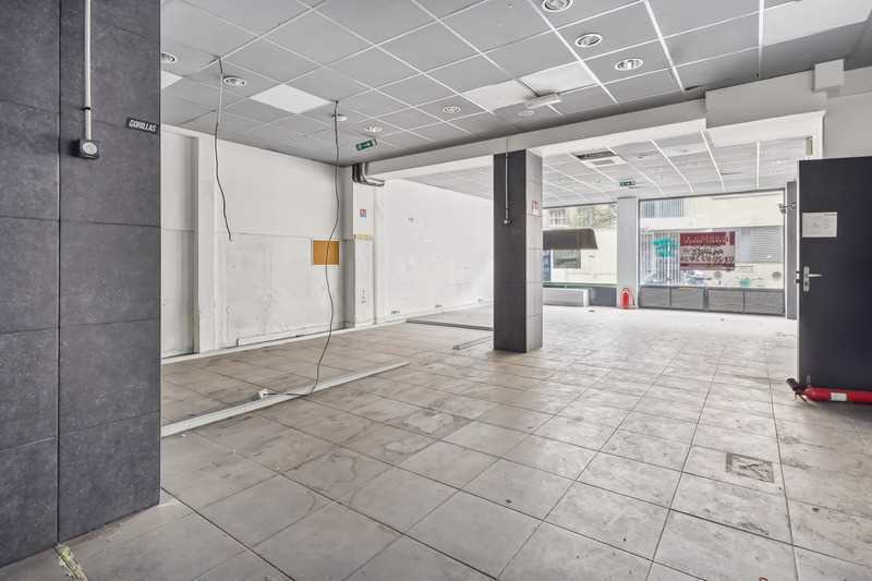 2 Place D'Aligre, Paris for sale Interior Photo- Image 1 of 11