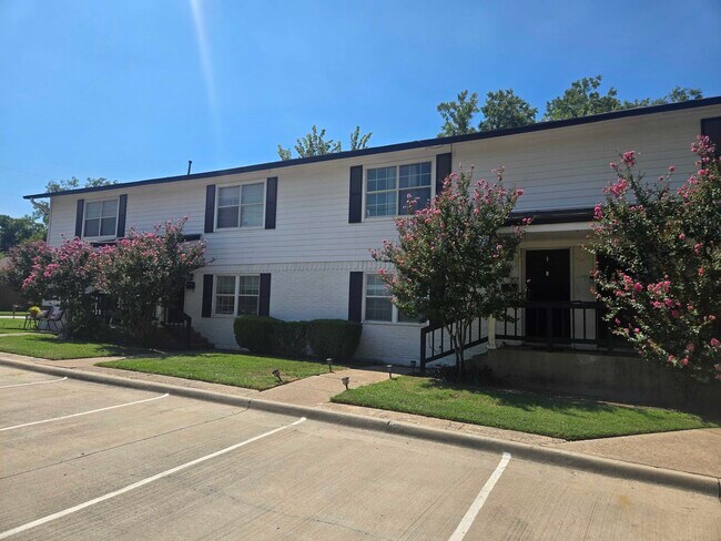 More details for 210 Austin St, Grapevine, TX - Multifamily for Sale