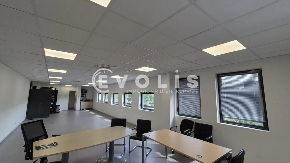 Office in Bussy-Saint-Georges for lease - Interior Photo - Image 3 of 5