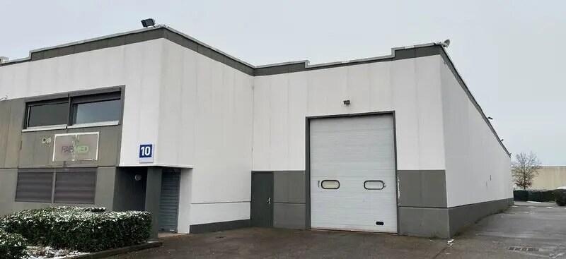 Flex dans Décines-Charpieu à louer - Photo du bâtiment - Image 2 de 14