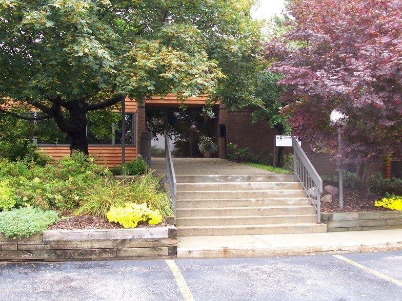 205 W 29th St, Holland, MI à louer - Photo du bâtiment - Image 3 de 16