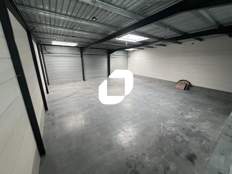 Flex in Wambrechies for lease - Interior Photo - Image 2 of 14
