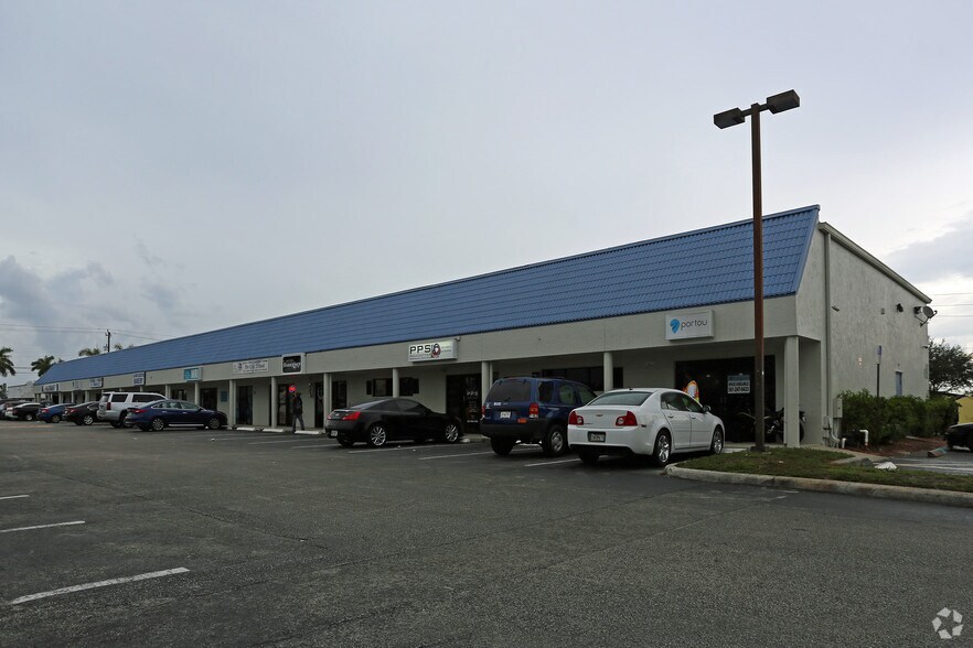 2001 10th Ave N, Lake Worth, FL à louer - Photo principale - Image 1 de 7