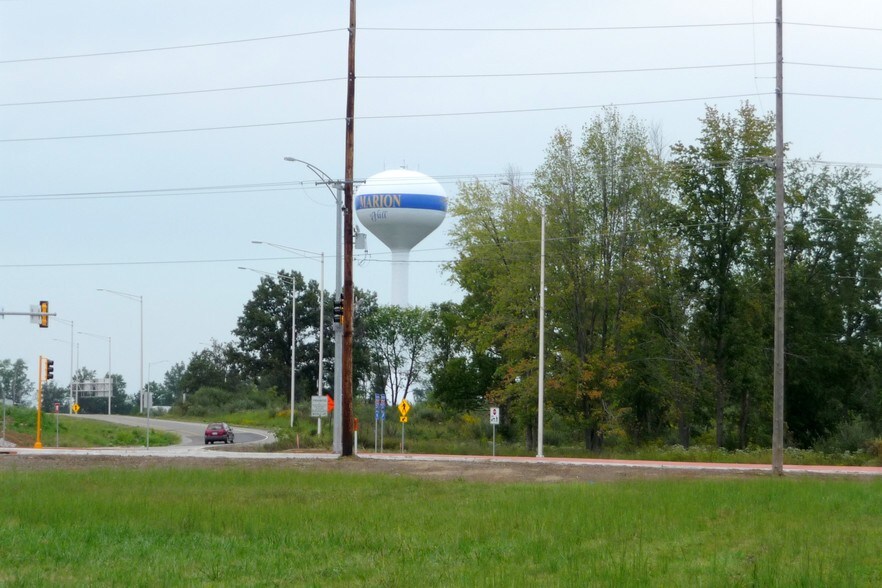 2103 Hill Ave, Marion, IL à vendre - Photo du bâtiment - Image 2 de 5