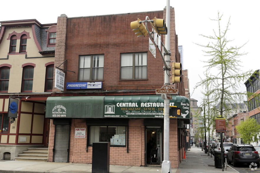 30 Central Ave, Newark, NJ à vendre - Photo principale - Image 1 de 1