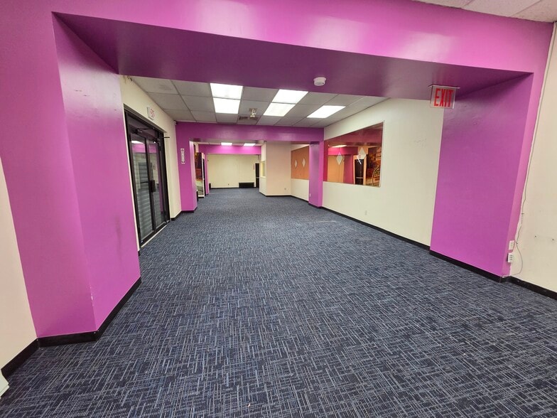 4912-4922 30th Ave, Woodside, NY à louer - Photo du bâtiment - Image 3 de 8