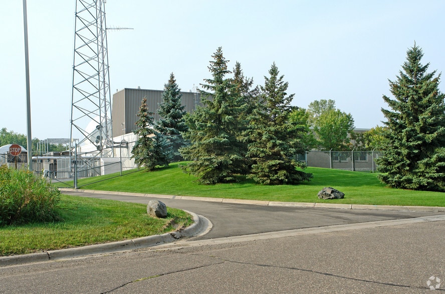 6287 32nd St N, Oakdale, MN à vendre - Photo du bâtiment - Image 3 de 7