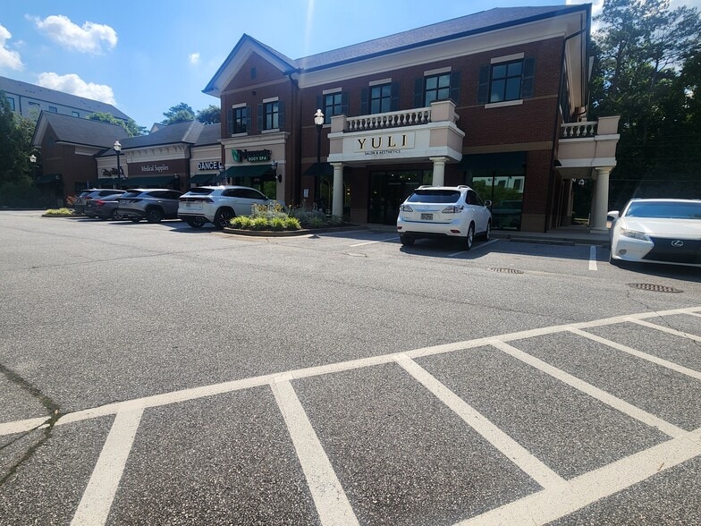 6780 Roswell Rd NE, Sandy Springs, GA à louer - Photo du bâtiment - Image 2 de 2