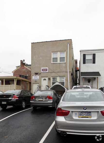 212-214 W Front St portfolio of 2 properties for sale on LoopNet.ca - Primary Photo - Image 2 of 2