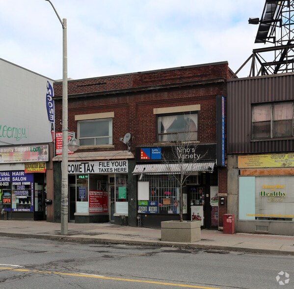 1656 Eglinton Ave W, Toronto, ON à louer - Photo principale - Image 1 de 4