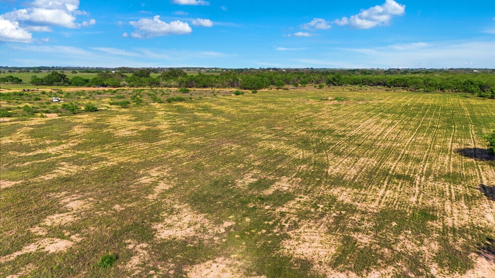 238 E Ditto Rd, Poteet, TX à vendre - Photo du bâtiment - Image 3 de 16