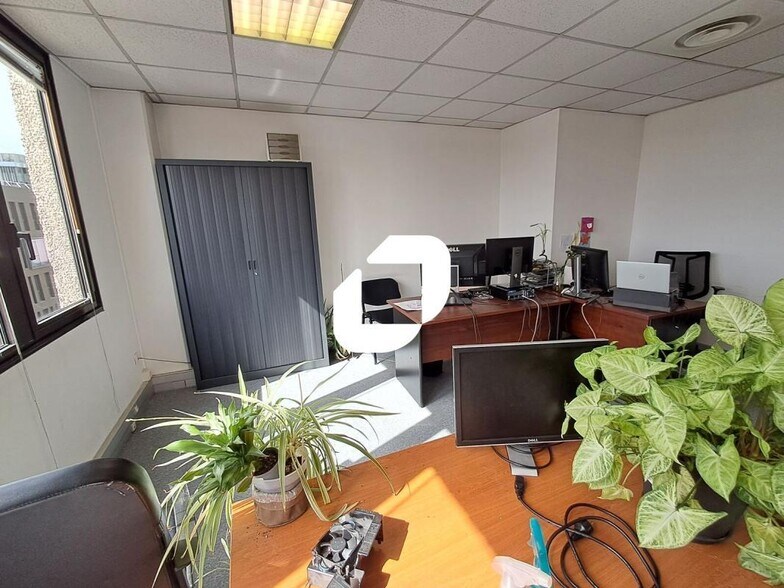 Bureau dans Arcueil à vendre - Photo du bâtiment - Image 2 de 22