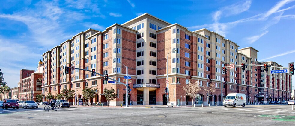 3335 S Figueroa St, Los Angeles, CA à louer - Photo du bâtiment - Image 1 de 6