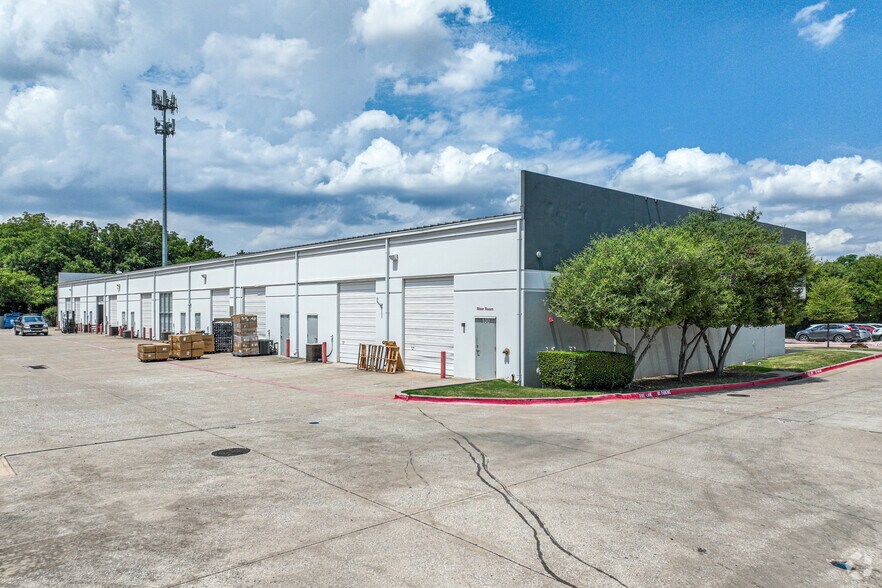 6901 K Ave, Plano, TX à louer - Photo du bâtiment - Image 2 de 6