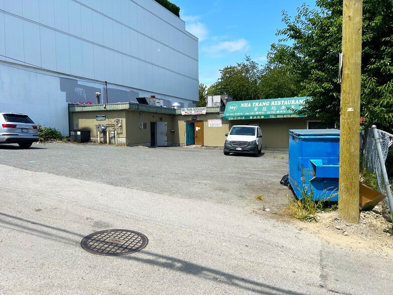 718-720 E Broadway, Vancouver, BC à vendre - Photo du bâtiment - Image 3 de 6