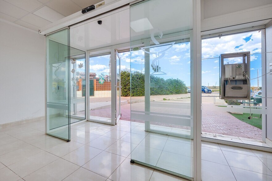 Avinguda de Alfredo Nobel, 119, Torrevieja, Alicante à vendre - Photo du bâtiment - Image 2 de 47