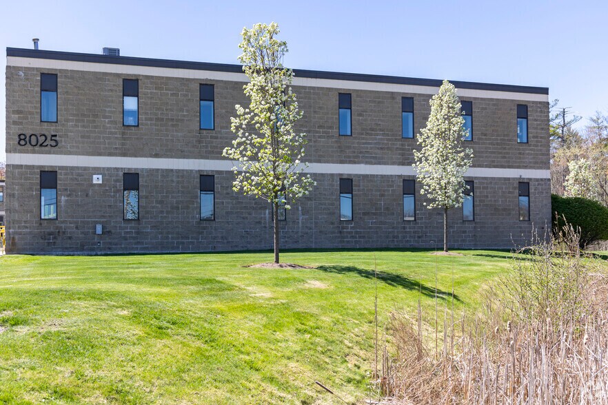 8025 S Willow St, Manchester, NH à louer - Photo du bâtiment - Image 3 de 3