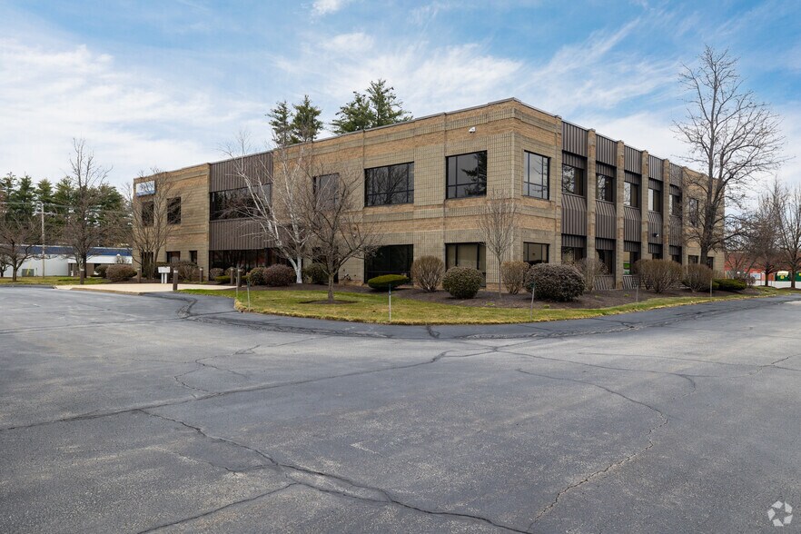 11 Continental Blvd, Merrimack, NH à louer - Photo du bâtiment - Image 1 de 8