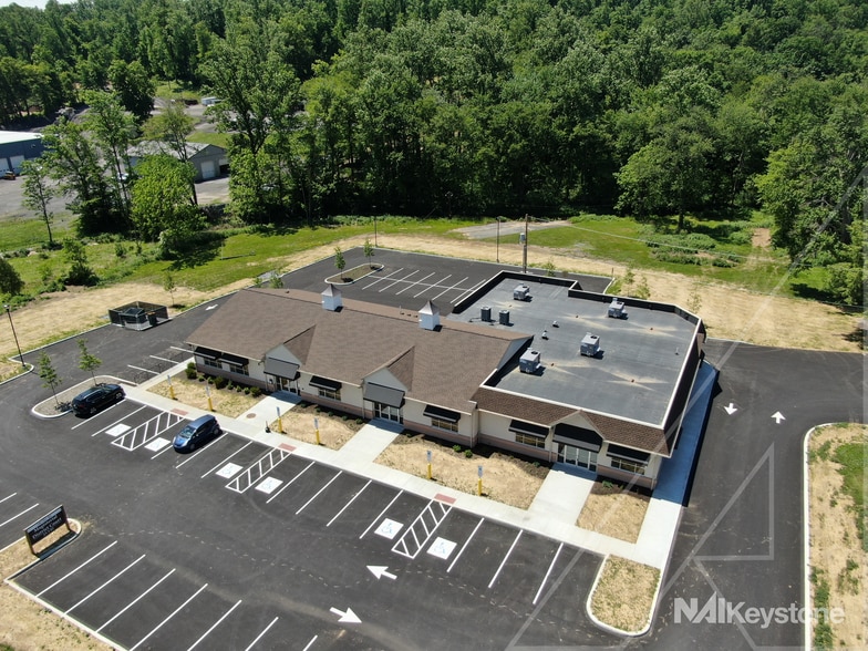 590 Oley Rd, Oley, PA à louer - Photo du bâtiment - Image 1 de 8