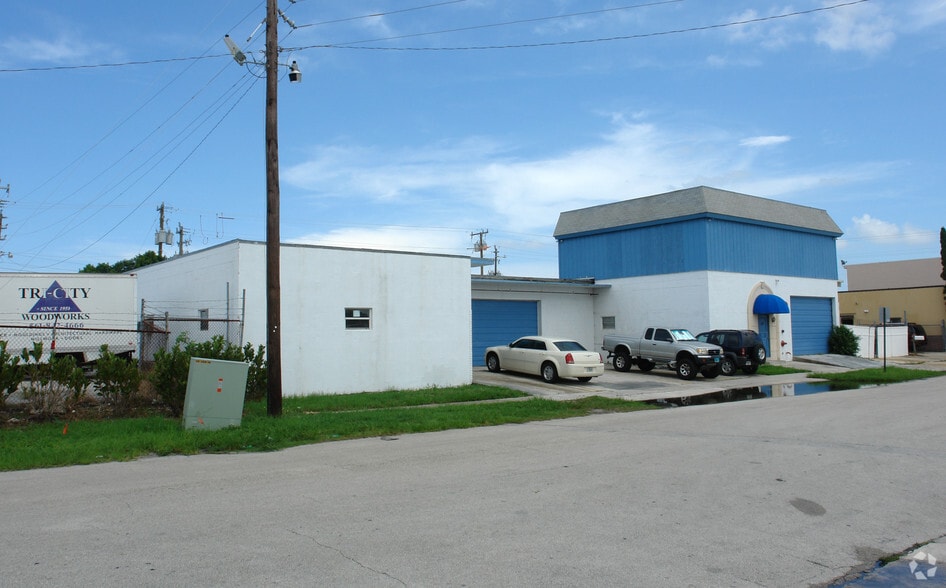 117 Reed Rd, Lake Park, FL à vendre - Photo du bâtiment - Image 3 de 6