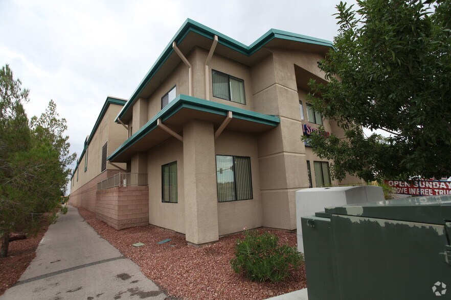 2620 W Horizon Ridge Pky, Henderson, NV for sale - Building Photo - Image 2 of 5