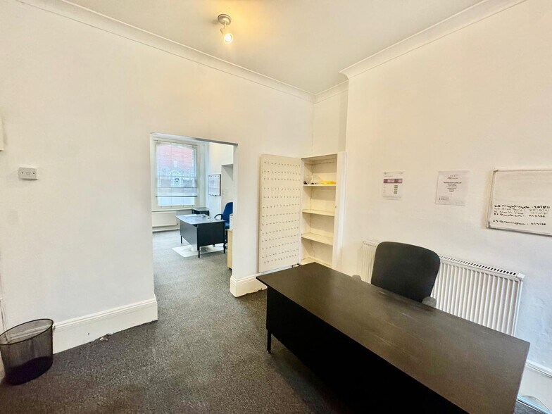 37 King St, Luton à louer - Photo du bâtiment - Image 2 de 7