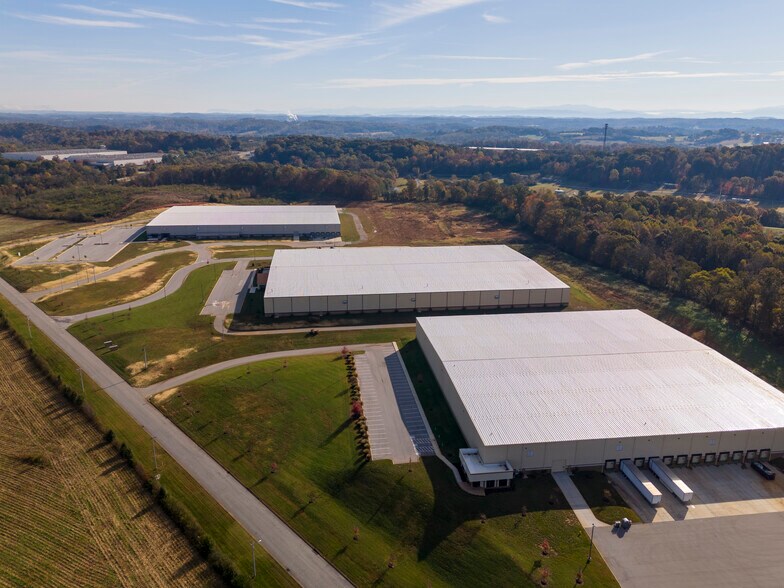 2677 Huntington Park Dr, Loudon, TN à louer - Photo du bâtiment - Image 3 de 30