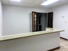 10221 Desert Sands St, San Antonio, TX for lease Interior Photo- Image 2 of 10