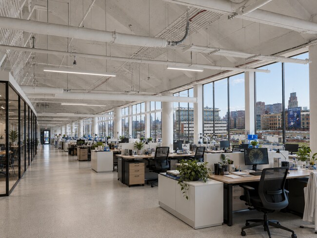 Plus de détails pour 2402 49th Ave, Long Island City, NY - Local d'activités à louer