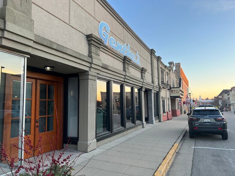 904 16th Ave, Monroe, WI à vendre - Photo du bâtiment - Image 3 de 10