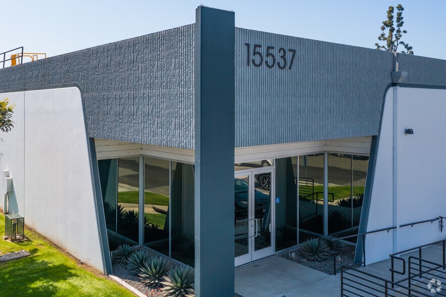 15529-15537 S Blackburn Ave, Norwalk, CA for lease - Building Photo - Image 3 of 3