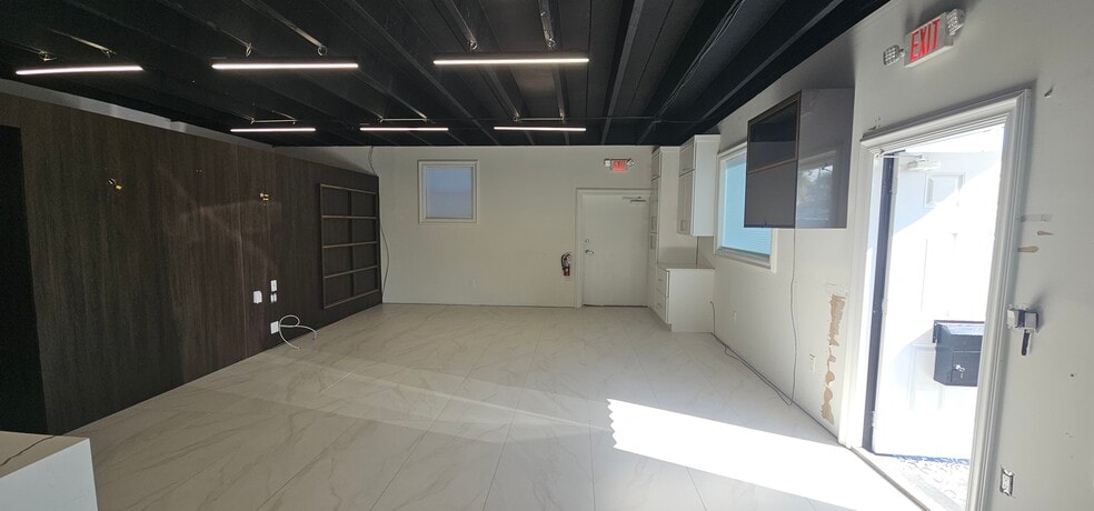 211 SE 9th Ave, Boynton Beach, FL for lease - Building Photo - Image 2 of 20