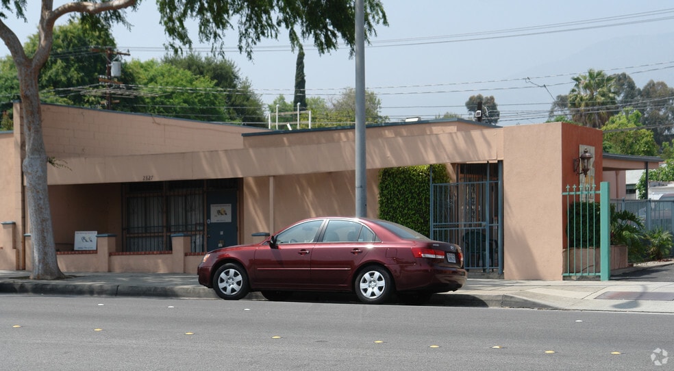 2827 E Foothill Blvd, Pasadena, CA for sale - Primary Photo - Image 1 of 5