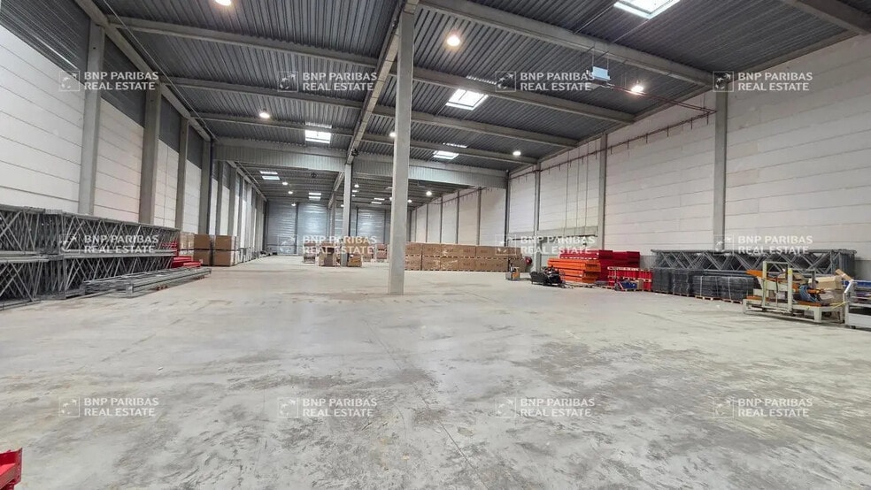 Flex in Collégien for lease - Building Photo - Image 3 of 7